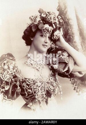 1890 CA, PARIS , FRANCE : la célèbre chanteuse et danseuse de l'Opéra , demi-mondaine de la Belle Epoque parisienne LA BELLE OTERO ( Agustina Otero Iglesias , 1 Banque D'Images