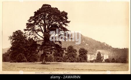 1870 CA , CHÂTEAU D'INVERARAY , Ecosse , GRANDE-BRETAGNE : LE CHÂTEAU D'INVERARY , paysage . Le château est une maison de campagne près d'Inveraray dans le comté Banque D'Images