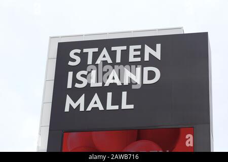 Un panneau indiquant l'entrée du Staten Island Mall à New York, NY. Banque D'Images