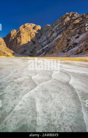 Scènes de la célèbre vallée de l'Aigle en Mongolie dans le désert de Gobi, partie du parc national de Gobi Gurvansaïkhan Banque D'Images