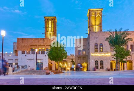 Quartier Al Seef à Dubaï au crépuscule, Emirats Arabes Unis. Banque D'Images