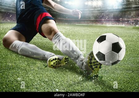 Scène de football avec des joueurs de football en compétition dans le stade Banque D'Images