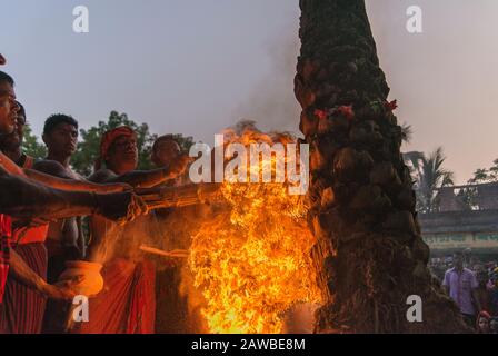 Charak Puja traditionnelle de la communauté hindoue célèbre avec enthousiasme et fête à Srimangal.Le festival commence chaque année le 30 Ban Banque D'Images