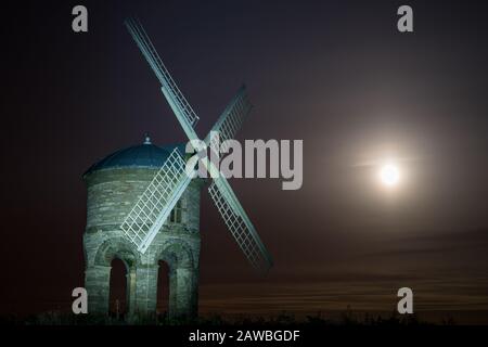 Peinture nocturne du moulin à vent au Royaume-Uni. Banque D'Images