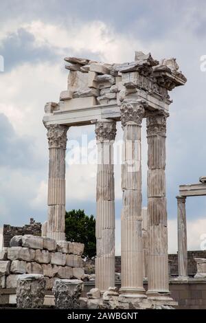 Acropole de Pergame, colonnes grecques anciennes à Bergama, Izmir, Turquie Banque D'Images