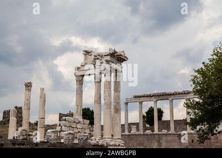 Acropole de Pergame, colonnes grecques anciennes à Bergama, Izmir, Turquie Banque D'Images