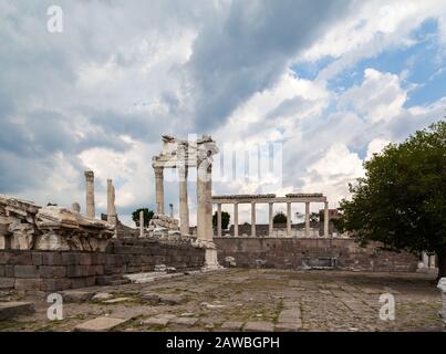 Acropole de Pergame, colonnes grecques anciennes à Bergama, Izmir, Turquie Banque D'Images