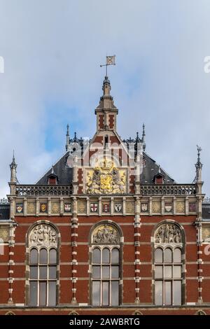 Bâtiment de la gare centrale d'Amsterdam aux Pays-Bas Banque D'Images