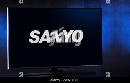 Poznan, POL - FÉV 04, 2020: Téléviseur à écran plat affichant le logo de Sanyo, est une société japonaise de l'électronique Banque D'Images