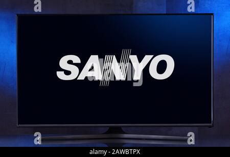 Poznan, POL - FÉV 04, 2020: Téléviseur à écran plat affichant le logo de Sanyo, est une société japonaise de l'électronique Banque D'Images