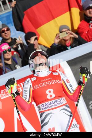 Garmisch Partenkirchen, Allemagne. 8 février 2020. Ski alpin: Coupe du monde, descente, mesdames. Viktoria Rebensburg, de l'Allemagne, applaudisse à la fin. Crédit: Stephan Jansen/Dpa/Alay Live News Banque D'Images