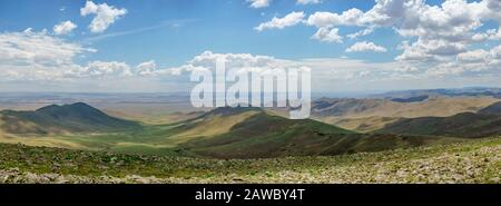 Les vastes paysages et le patrimoine culturel de la Mongolie en font une excellente destination pour les voyageurs aventureux. Banque D'Images