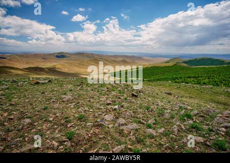 Les vastes paysages et le patrimoine culturel de la Mongolie en font une excellente destination pour les voyageurs aventureux. Banque D'Images