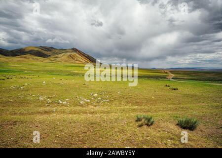 Les vastes paysages et le patrimoine culturel de la Mongolie en font une excellente destination pour les voyageurs aventureux. Banque D'Images