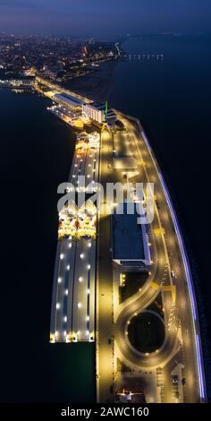 Vue sur le port de Burgas la nuit Banque D'Images