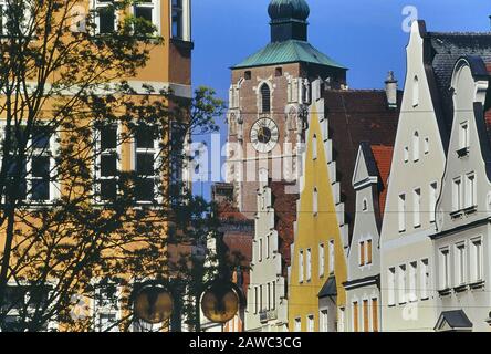 Vue sur l'église notre-Dame de Theresienstrasse, Ingolstadt. Bavière. Allemagne. Europe Banque D'Images