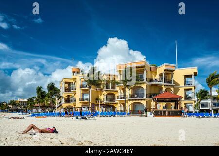 Plage De La Mer Des Caraïbes Au Gran Porto Real Resorts & Spa À Playa Del Carmen, Riviera Maya, Yucatan Peninsula, État Quintana Roo, Mexique Banque D'Images