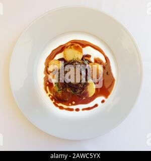 Filet mignon steak avec pommes de terre tiré d'en haut Banque D'Images