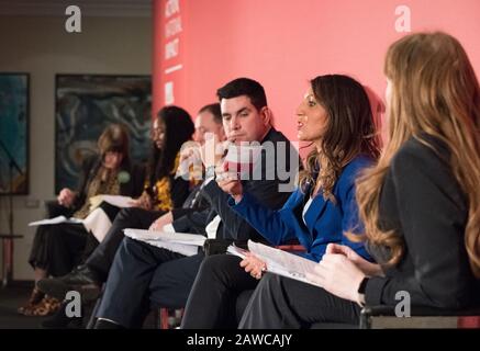 Nottingham, Notinghamshire, Angleterre, Royaume-Uni. 8 février 2020. Le candidat du Dr Rosena Allin-Khan à l'élection de vice-président du Parti travailliste s'adresse et prend des questions des membres du Parti du travail lors de la dernière série de hustings. Crédit: Alan Beastall/Alay Live News Banque D'Images