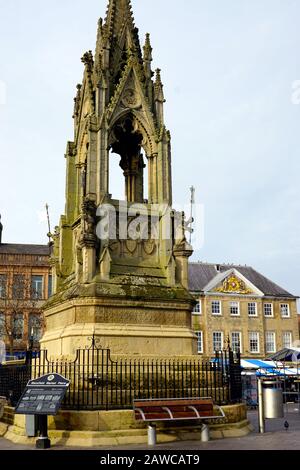 Mansfield, Notinghamshire, Royaume-Uni. 07 Février 2020. Une attraction touristique est le Bentinck Memorial construit en 1849 et est maintenant la croix du marché à Mansfi Banque D'Images