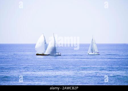 Course à voile à Santa Marinella, Lazio, Italie Banque D'Images