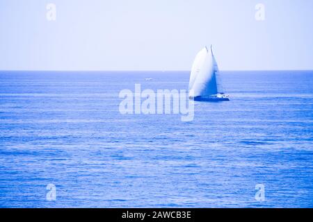 Course à voile à Santa Marinella, Lazio, Italie Banque D'Images