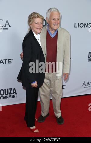 ***PHOTO DU FICHIER*** Orson Bean Frappé et Tué Par la voiture. Los ANGELES, CA - 30 JUIN : Alley Mills, Orson Bean lors de la première du film « America » à Regal Cinemas LA Live à Los Angeles, Californie, le 30 juin 2014. Crédit: Mpi86/MediaPunch crédit: MediaPunch Inc/Alay Live News Banque D'Images