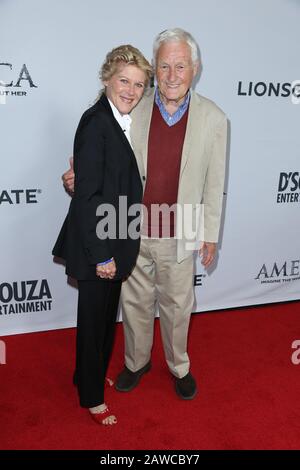 ***PHOTO DU FICHIER*** Orson Bean Frappé et Tué Par la voiture. Los ANGELES, CA - 30 JUIN : Alley Mills, Orson Bean lors de la première du film « America » à Regal Cinemas LA Live à Los Angeles, Californie, le 30 juin 2014. Crédit: Mpi86/MediaPunch crédit: MediaPunch Inc/Alay Live News Banque D'Images