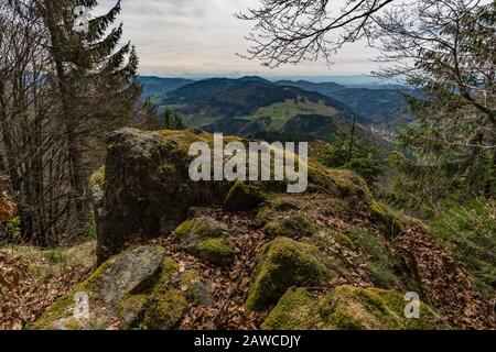 Faites une randonnée sur le Belchen avec une vue panoramique fantastique dans le magnifique Schonau dans la Forêt Noire Banque D'Images