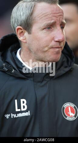 Stoke On Trent, Royaume-Uni. 8 février 2020. Charlton Athletic Manager Lee Bowyer lors du match de championnat EFL Sky Bet entre Stoke City et Charlton Athletic au stade de la meilleure 365, Stoke-on-Trent, Angleterre, le 8 février 2020. Photo De Jurek Biegus. Utilisation éditoriale uniquement, licence requise pour une utilisation commerciale. Aucune utilisation dans les Paris, les jeux ou une seule publication de club/ligue/joueur. Crédit: Uk Sports Pics Ltd/Alay Live News Banque D'Images