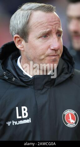 Stoke On Trent, Royaume-Uni. 8 février 2020. Charlton Athletic Manager Lee Bowyer lors du match de championnat EFL Sky Bet entre Stoke City et Charlton Athletic au stade de la meilleure 365, Stoke-on-Trent, Angleterre, le 8 février 2020. Photo De Jurek Biegus. Utilisation éditoriale uniquement, licence requise pour une utilisation commerciale. Aucune utilisation dans les Paris, les jeux ou une seule publication de club/ligue/joueur. Crédit: Uk Sports Pics Ltd/Alay Live News Banque D'Images