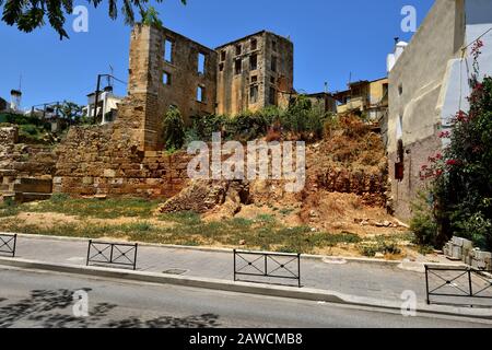 Bâtiment délabrés dans la ville de Chania Banque D'Images