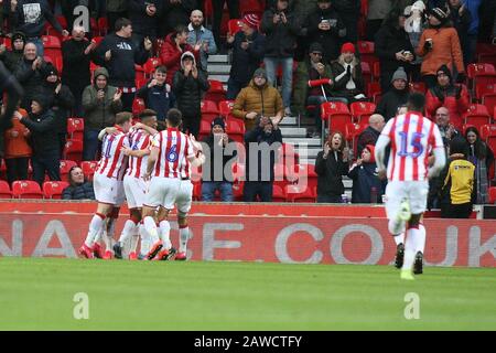 Stoke on Trent, Royaume-Uni. 8 février 2020. Thomas Ince de Stoke City célèbre son objectif à 2-1 lors du match de championnat Sky Bet entre Stoke City et Charlton Athletic au Britannia Stadium, Stoke-on-Trent, le samedi 8 février 2020. (Crédit: Simon Newbury | MI News) la photographie ne peut être utilisée qu'à des fins de rédaction de journaux et/ou de magazines, licence requise à des fins commerciales crédit: Mi News & Sport /Alay Live News Banque D'Images