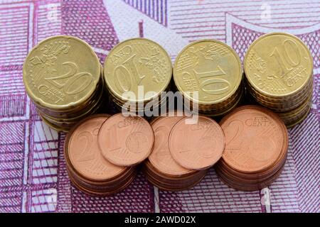 Selon les médias, la nouvelle Commission européenne prévoit d'abolir toutes les pièces de 1 et 2 cents. Banque D'Images