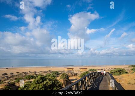 Steg zum Strand, Playa Barrosa, Chiclana de la Frontera, Andalusien, Costa de la Luz, espagnol Banque D'Images