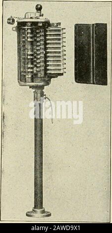 Cyclopedia of Applied Electricity : ouvrage de référence général sur les générateurs et moteurs à courant direct, les batteries de stockage, l'électrochimie, le soudage, le câblage électrique, les compteurs, l'éclairage électrique, les chemins de fer électriques, les centrales électriques, les tableaux de connexion, la transmission de puissance, les machines à courant alternatif, la télégraphie, etc . es. Les douze contacteurs sont remodelés dans une rangée de la partie inférieure du schéma et numérotés de 1 à 12. Au moyen de ces connexions, les deux sont faites comme dans le petit diagramme et le tableau des contacteurs, tous deux situés dans le coin inférieur droit. Le diagramme est pour un moteur de quatre Banque D'Images