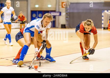 Rotterdam, 08-02-2020, Topsportcentrum Rotterdam, Finale Nederlands Kampioenschap Zaalhockey Hoofdklasse Dames. Carlijn Tukkers pendant le match Kampong - Laren. Banque D'Images