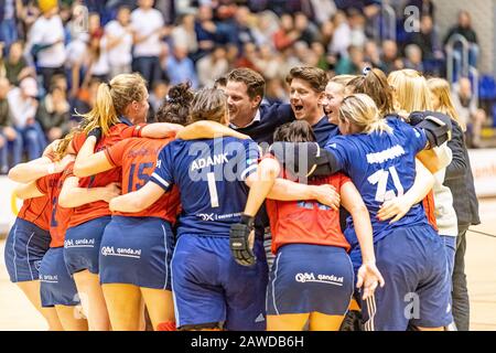 Rotterdam, 08-02-2020, Topsportcentrum Rotterdam, Finale Nederlands Kampioenschap Zaalhockey Hoofdklasse Dames. Team Laren gagne le jeu Kampong - Laren. Banque D'Images