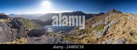 Lumière du matin dans un panorama de montagne à Snowdonia Banque D'Images