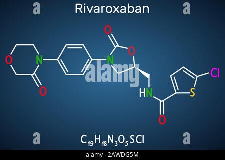 Molécule de rivaroxaban. C'est un anticoagulant et l'inhibiteur du facteur Xa direct actif par voie orale. Formule chimique structurelle sur fond bleu foncé Illustration de Vecteur