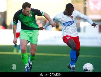 Londres, Royaume-Uni. 8 février 2020. DAGENHAM, ANGLETERRE. Février 08: L-R Adam Thomas du comté de Stockport et Dagenham & Redbridge's Liam Gordonduring National League match entre Dagenham et Redbridge FC et Stockport County au Chigwell Construction Stadium à Dagenham, Angleterre, le 08 février 2020 crédit: Action Foto Sport/Alay Live News Banque D'Images