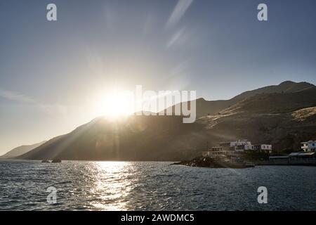Village grec de Loutro, Chania, Crète, Grèce en été Banque D'Images