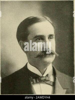 Le Worcester de dix-huit cent quatre-vingt-dix-huit années Fightty une ville . il est depuis plusieurs années greffier de la paroisse. Il est président de l'Amherst Alumni Association of Central Massachusetts. Le docteur Peabody s'est marié en 1881 Miss Caroline E. Allen de Hubardston.Ils ont un fils. Le révérend Frank Dee Penney, pasteur de l'église baptiste de Lincoln Square à Worcester, est né à Adams, dans le comté de Jefferson. New York, le 26 avril 1857.Son père, Alva Penney, originaire de Plainfield, comté d'Otsego, était dans la vie professionnelle un mécanicien, et plus tard engagé dans l'école d'enseignement. Il a épousé HelenStanbro, enlevé à Jeffer Banque D'Images