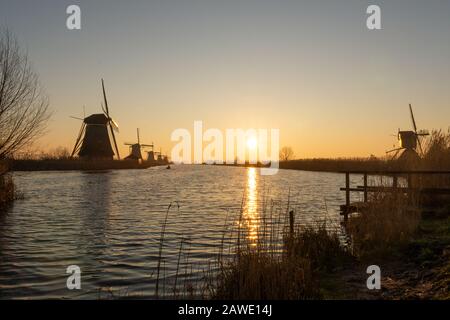 Matin À Kinderdijk, Aux Pays-Bas Banque D'Images