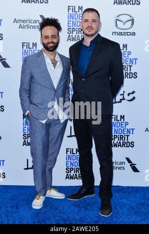 Santa Monica, Californie, États-Unis. 8 février 2020. Santa Monica, Californie, États-Unis. 8 février 2020. Santa Monica, Californie, États-Unis. 8 février 2020. Shawn Snyder et Jason Begue marchent sur le tapis rouge lors du 35ème Prix annuel de l'Esprit indépendant du film qui s'est tenu à Santa Monica, en Californie, le 8 février 2020. (Photo De Anthony Behar/Sipa Usa) Crédit: Sipa Usa/Alay Live News Crédit: Sipa Usa/Alay Live News Crédit: Sipa Usa/Alay Live News Banque D'Images