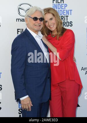 Santa Monica, Californie, États-Unis. 8 février 2020. Julie Hagerty au salon des arrivées pour la 35ème cérémonie de remise des prix de l'Esprit indépendant du film - arrivées 1, Plage de Santa Monica, Santa Monica, CA le 8 février 2020. Photo Par: Elizabeth Goodassez/Everett Collection Crédit: Everett Collection Inc/Alay Live News Banque D'Images