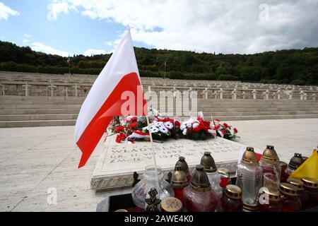 Cassino, Italie - 18 mai 2011: La tombe du général Anders dans le cimetière militaire de guerre polonais de Montecassino Banque D'Images