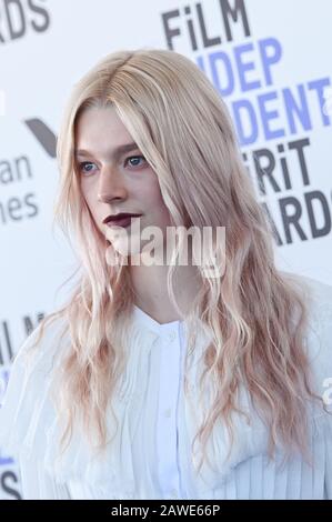 Santa Monica, Californie, États-Unis. 8 février 2020. Hunter Schafer marchant sur le tapis rouge lors du 35ème Prix annuel de l'Esprit indépendant du film qui s'est tenu à Santa Monica, en Californie, le 8 février 2020. (Photo D'Anthony Behar/Sipa Usa) Crédit: Sipa Usa/Alay Live News Banque D'Images