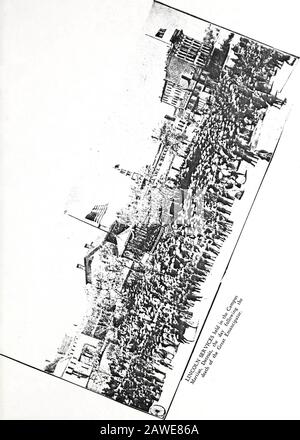 L'assassinat d'Abraham Lincoln . La PROCESSION FUNÉRAIRE d'Abraham Lincoln se déplaçant dans la rue Main de la rue Eagle, 28 avril 1865. •. Im P*0fi>rr L.#/vOj tf# 9 SORKOW DU PEUPLE. JJJIJMOKSTHATIONES DANS la VILLE de VlllS, j   ^^t.To, 1 h* ihe intelligence de l'assassinat de Pres-J ideut Lincoln propagation comme la faune Satunlajmorning, aud à une heure précoce les bureaux oi les journaux de dally ont été détournés en ordor pour obtenir le renseignement le plus récent, Quand le officiant, a été reçu, chaque visage était * vêtu de gailé et baigné dans le thé Banque D'Images