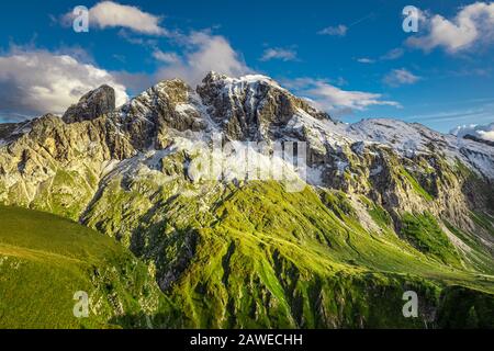 Vue aérienne de Passo Giau, Dolomites en Italie Banque D'Images